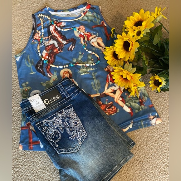 NWT Charme denim shorts with embellished pockets front & back, size 34. - Picture 2 of 8